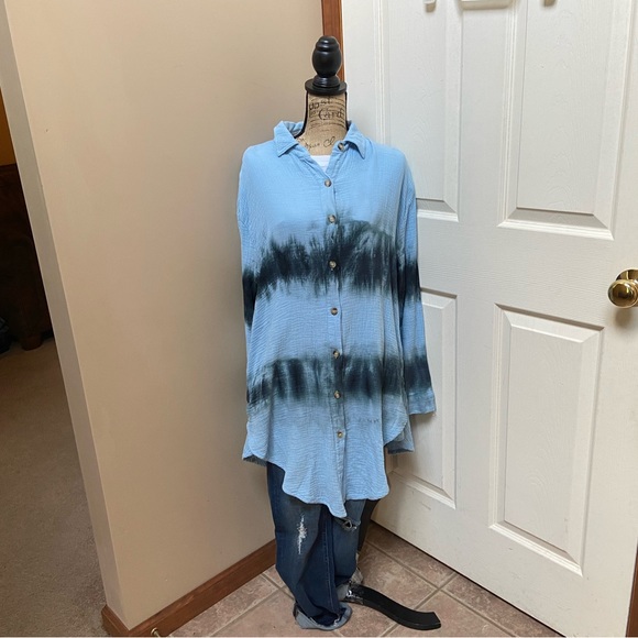 Davi & Dani blue/ gray tie dye button down oversized Long sleeve shacket - Picture 2 of 7